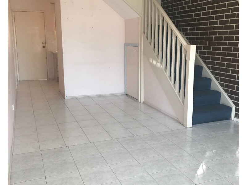 2/159 Green Valley Road, Green Valley NSW 2168