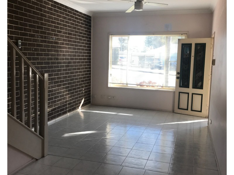 2/159 Green Valley Road, Green Valley NSW 2168