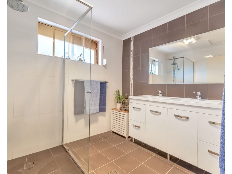 1/5 Corella Road, Green Valley NSW 2168