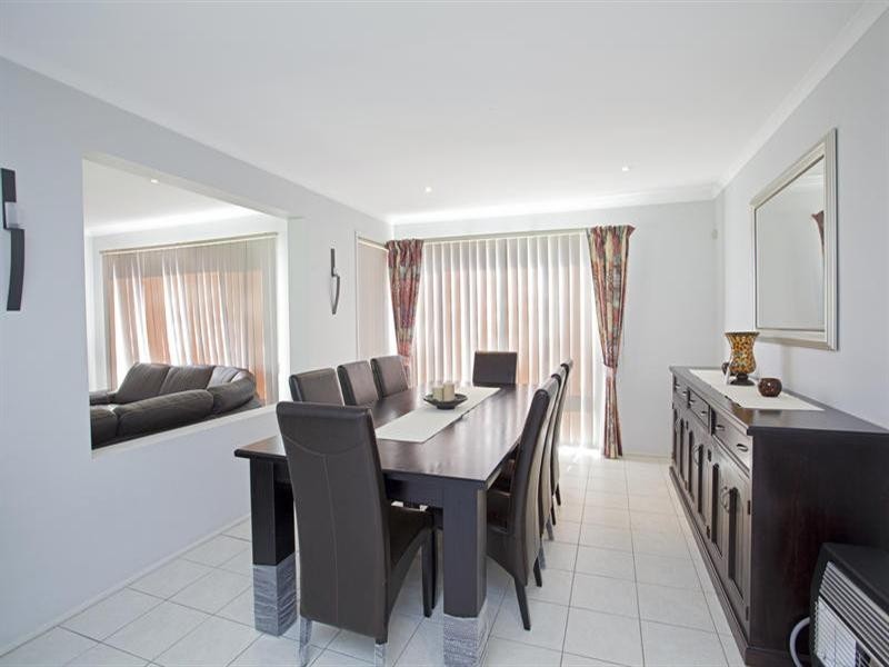 17 Lauderdale Street, West Hoxton NSW 2171