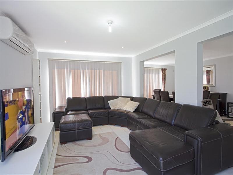 17 Lauderdale Street, West Hoxton NSW 2171