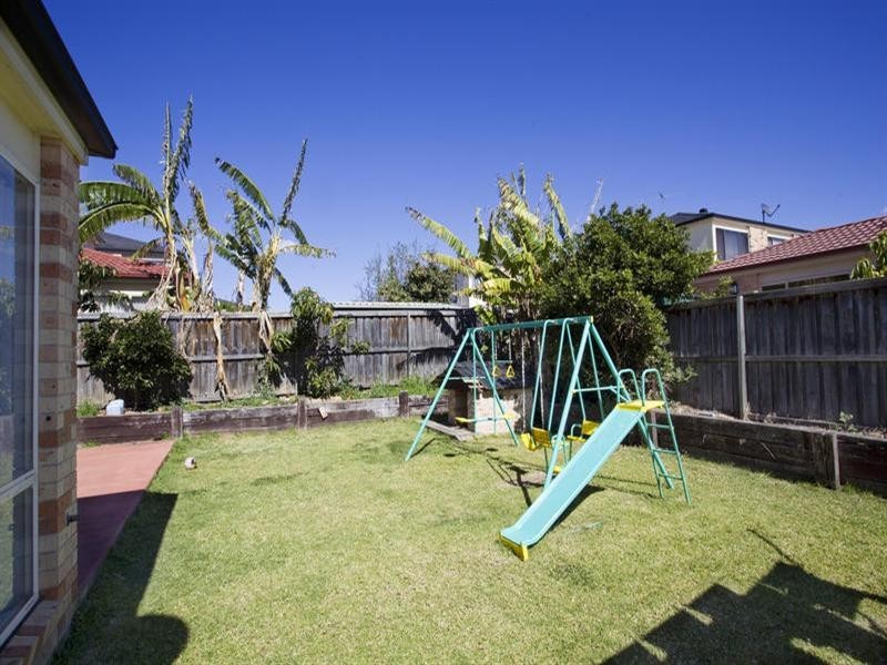 17 Lauderdale Street, West Hoxton NSW 2171