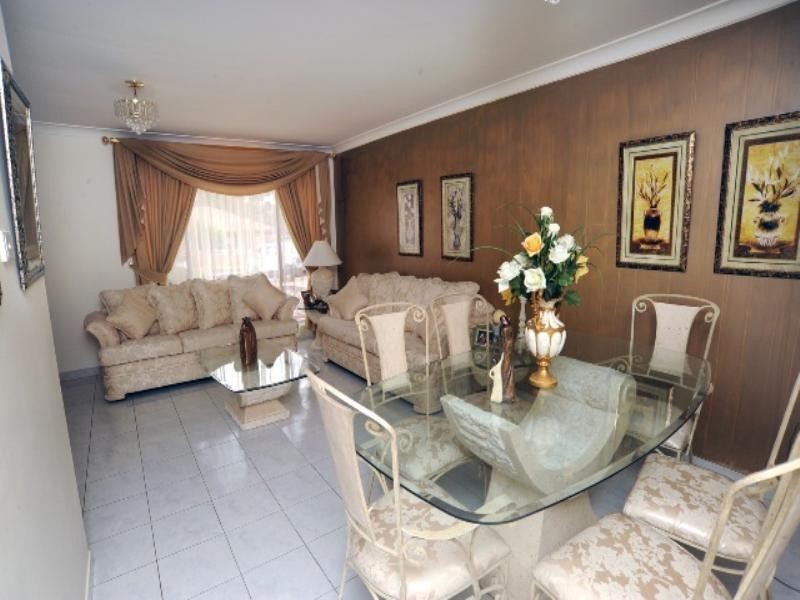 Edensor Park NSW 2176