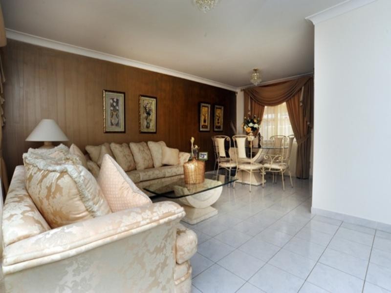 Edensor Park NSW 2176