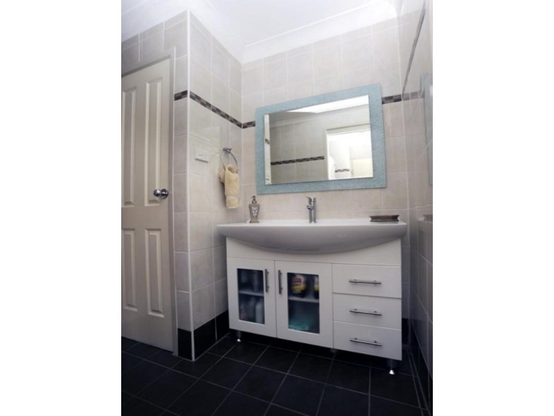 Edensor Park NSW 2176