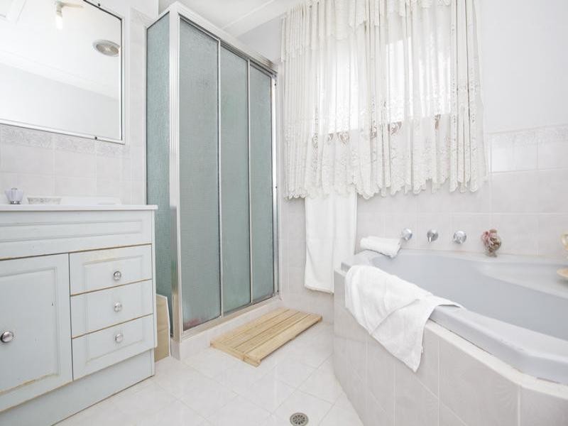 Edensor Park NSW 2176