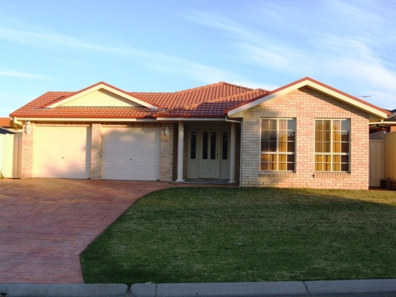 4 Wainewright Avenue, West Hoxton NSW 2171