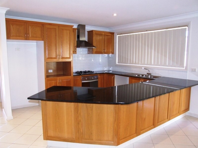 4 Wainewright Avenue, West Hoxton NSW 2171