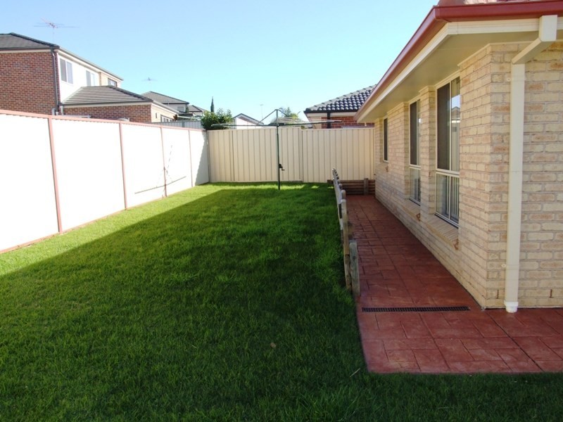 4 Wainewright Avenue, West Hoxton NSW 2171