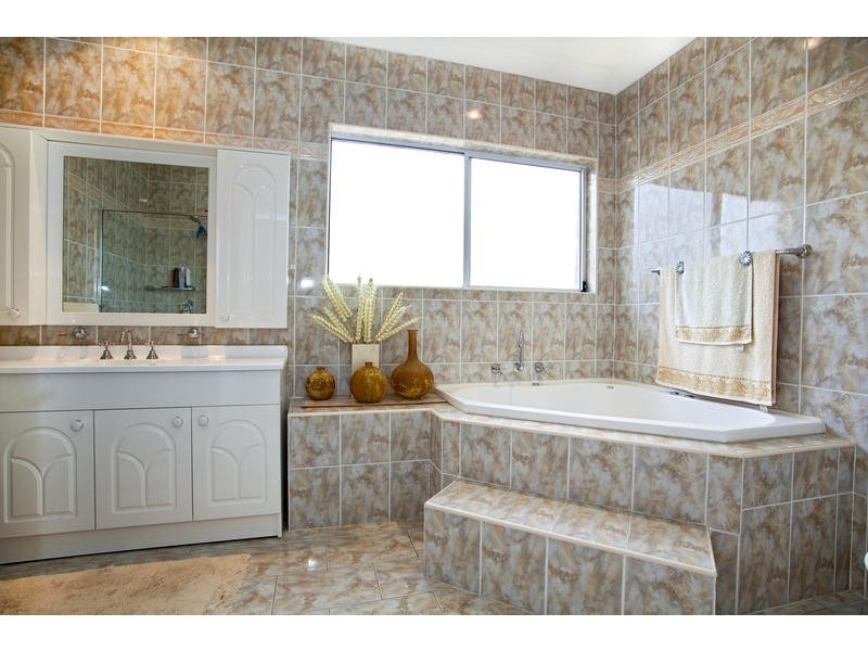 West Hoxton NSW 2171