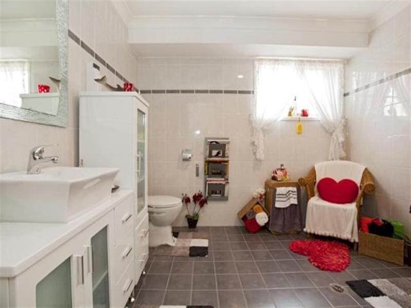 Edensor Park NSW 2176