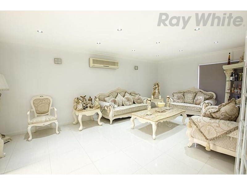 27 Carmichael Drive, West Hoxton NSW 2171
