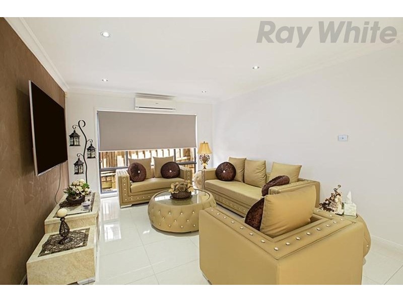 27 Carmichael Drive, West Hoxton NSW 2171