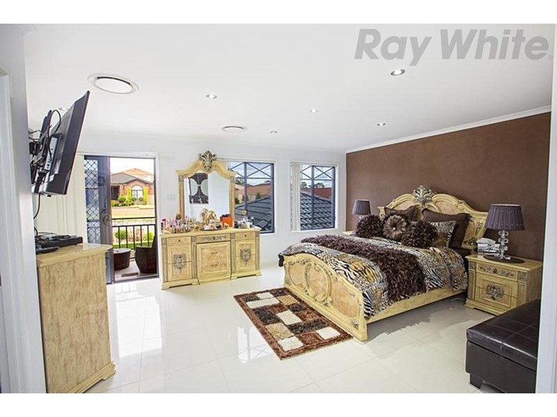 27 Carmichael Drive, West Hoxton NSW 2171
