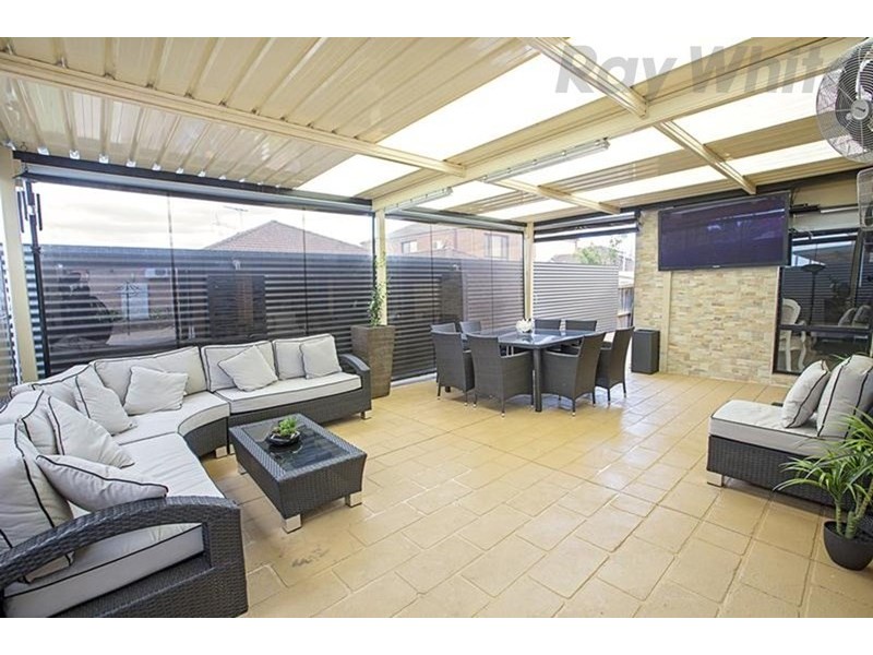 27 Carmichael Drive, West Hoxton NSW 2171