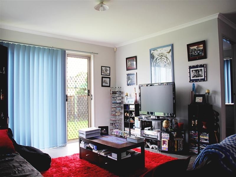 33 Carmichael Drive, West Hoxton NSW 2171