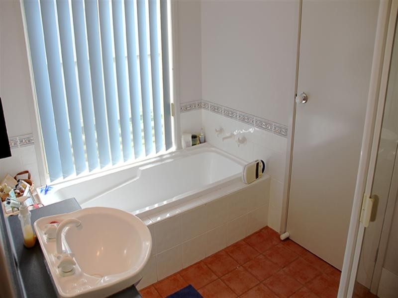 33 Carmichael Drive, West Hoxton NSW 2171