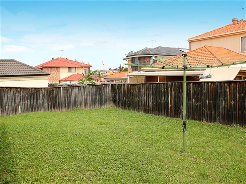 33 Carmichael Drive, West Hoxton NSW 2171
