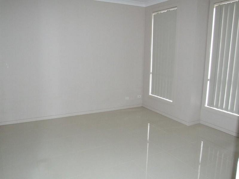 13 Stanley Avenue, Middleton Grange NSW 2171