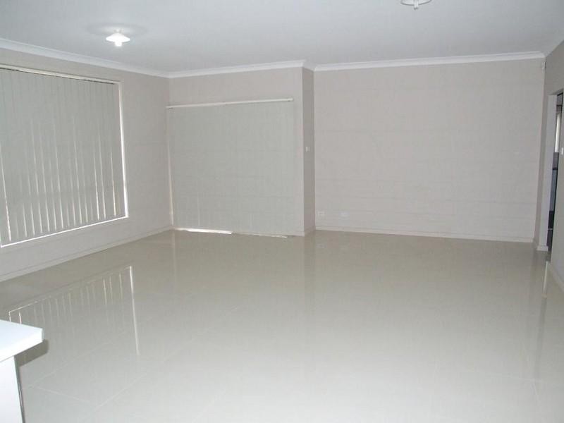 13 Stanley Avenue, Middleton Grange NSW 2171