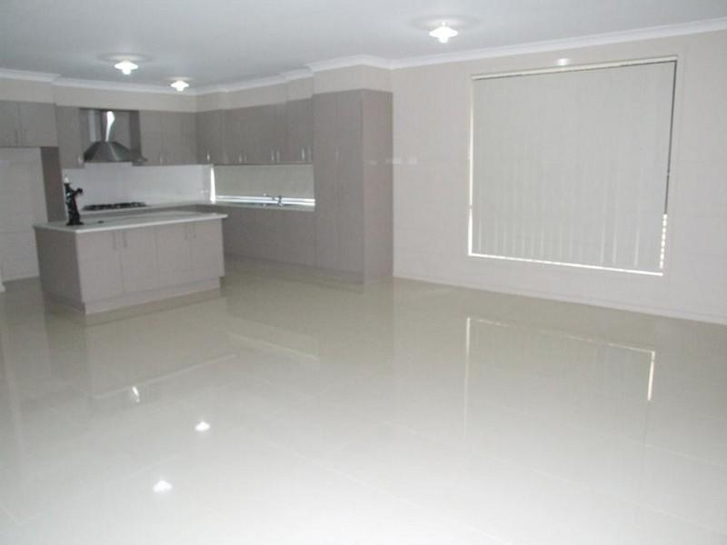 13 Stanley Avenue, Middleton Grange NSW 2171