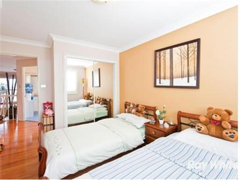 30 Kendall Drive, Casula NSW 2170