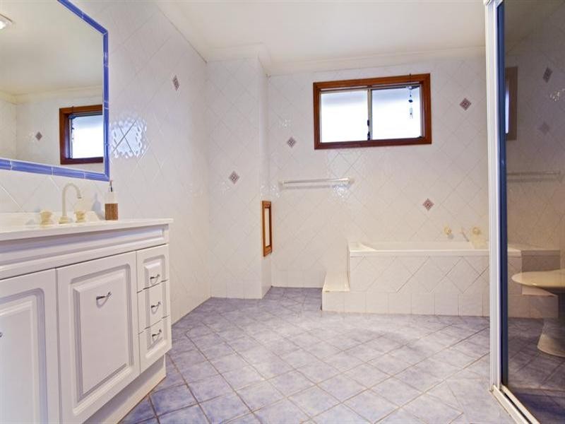 West Hoxton NSW 2171