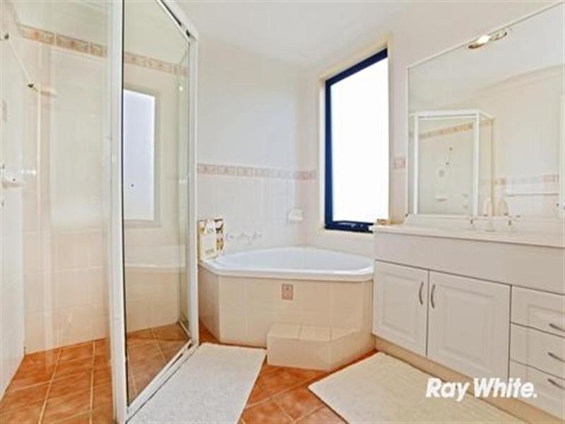 2 Schoeffel Grove, Horningsea Park NSW 2171