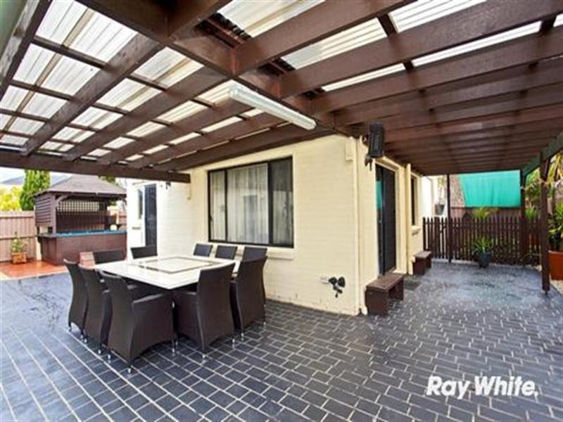 2 Schoeffel Grove, Horningsea Park NSW 2171