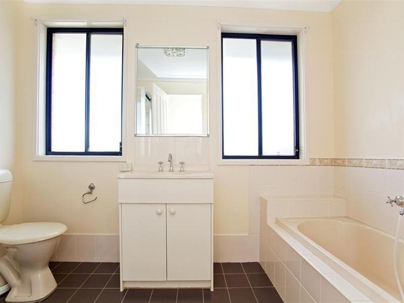 25 Coffs Harbour Avenue, Hoxton Park NSW 2171