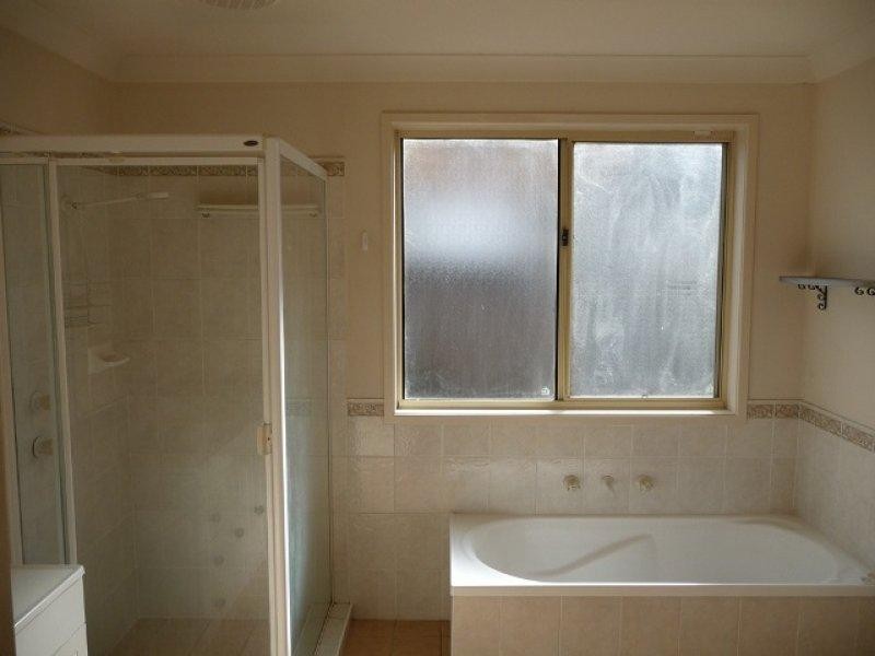 15 Dowling Street, West Hoxton NSW 2171