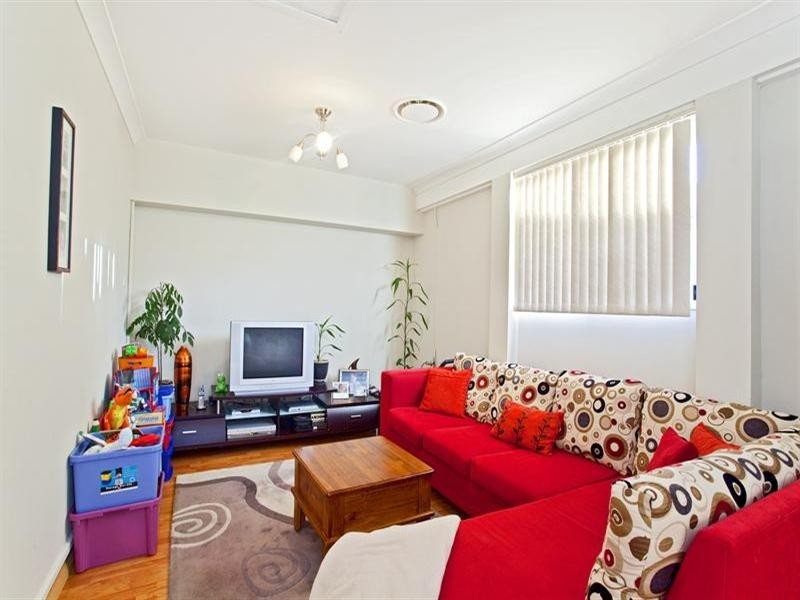 84 Falcon Circuit, Green Valley NSW 2168