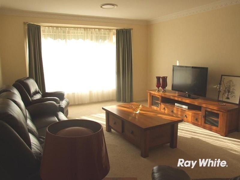 6 Glenalvon Place, West Hoxton NSW 2171