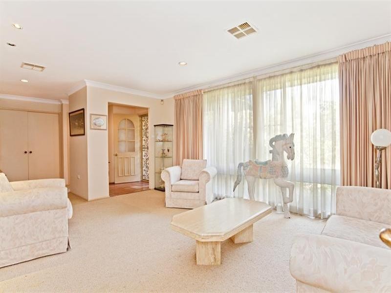 17 Banbury Crescent, Chipping Norton NSW 2170