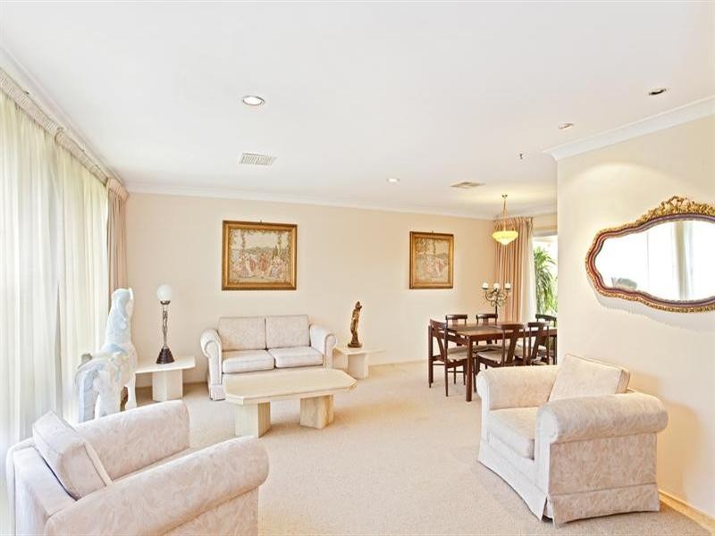 17 Banbury Crescent, Chipping Norton NSW 2170