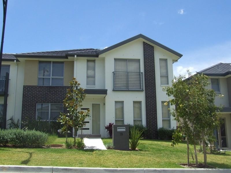 11 Sierra Avenue, Middleton Grange NSW 2171