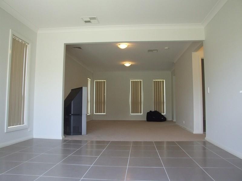 11 Sierra Avenue, Middleton Grange NSW 2171