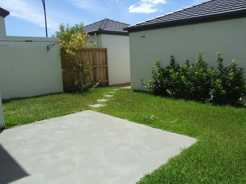 11 Sierra Avenue, Middleton Grange NSW 2171