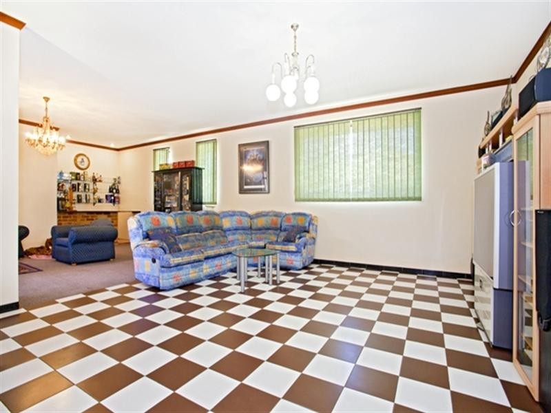 27 St Helens Close, West Hoxton NSW 2171