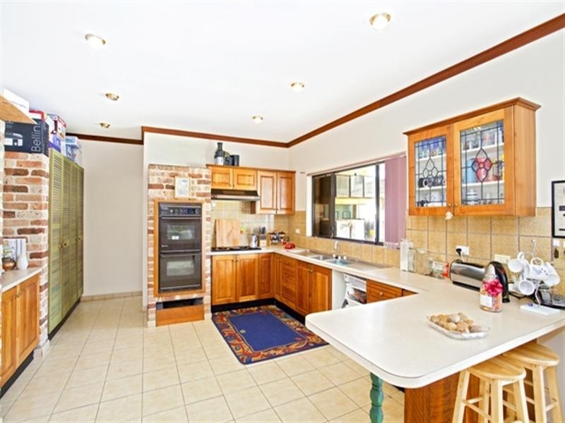 27 St Helens Close, West Hoxton NSW 2171