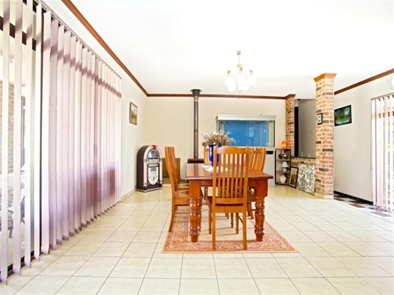 27 St Helens Close, West Hoxton NSW 2171