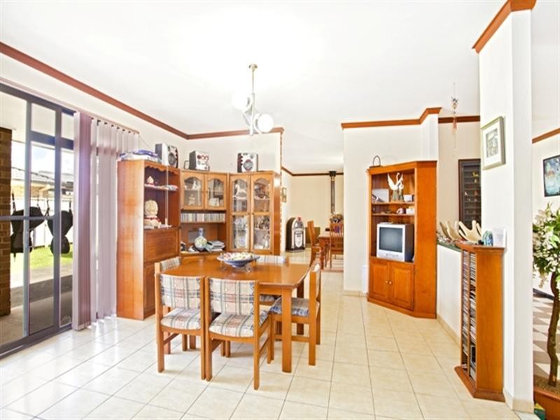 27 St Helens Close, West Hoxton NSW 2171