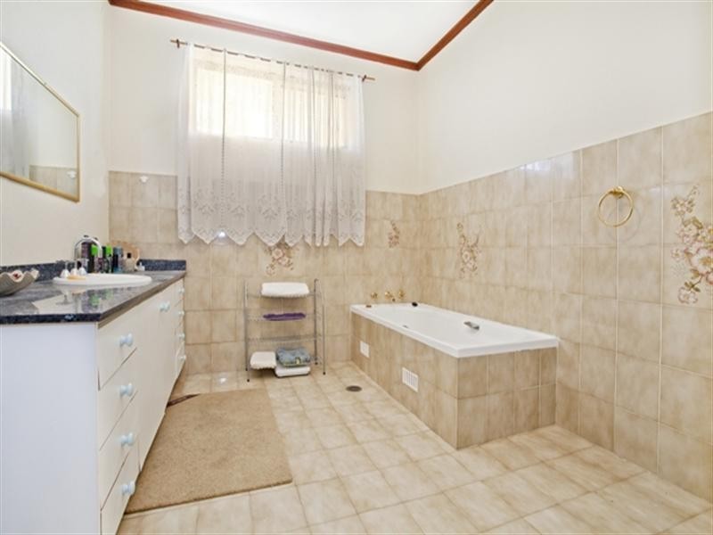 27 St Helens Close, West Hoxton NSW 2171