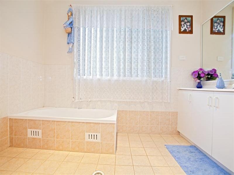 17 Cherry Place, Prestons NSW 2170