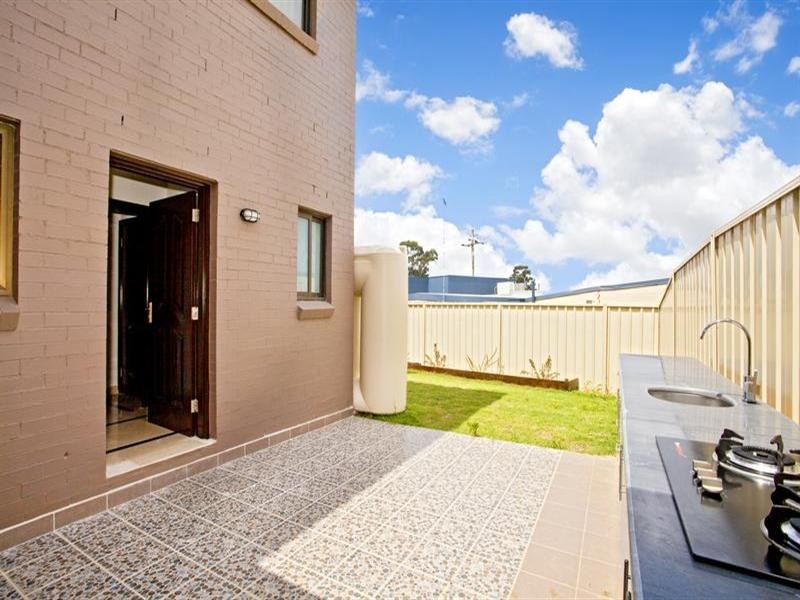 11 Redpa Close, West Hoxton NSW 2171