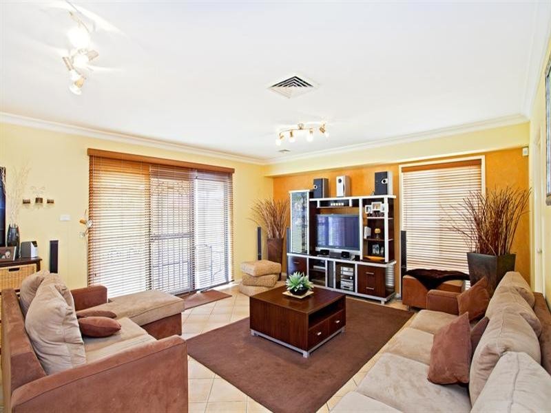 76 Scottsdale Circuit, West Hoxton NSW 2171