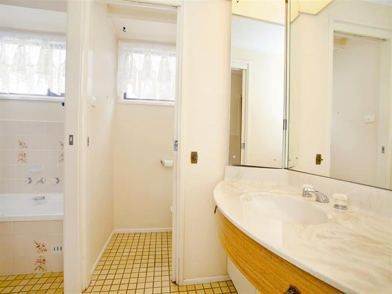 3 Julia Close, West Hoxton NSW 2171