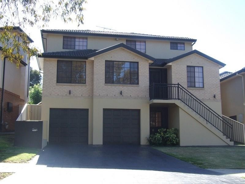 11 Harraden Drive, West Hoxton NSW 2171