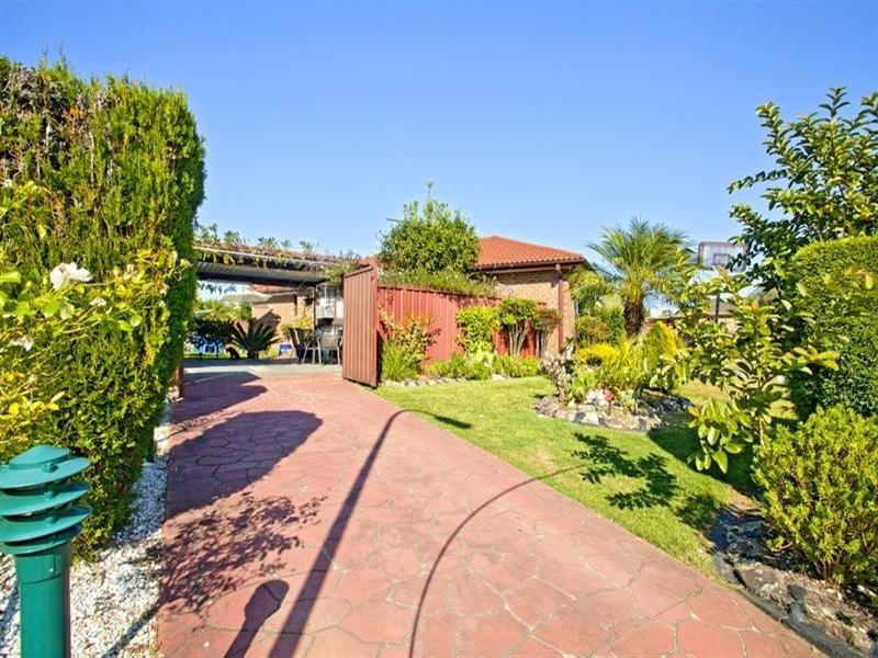 13 Cromer Place, St Johns Park NSW 2176