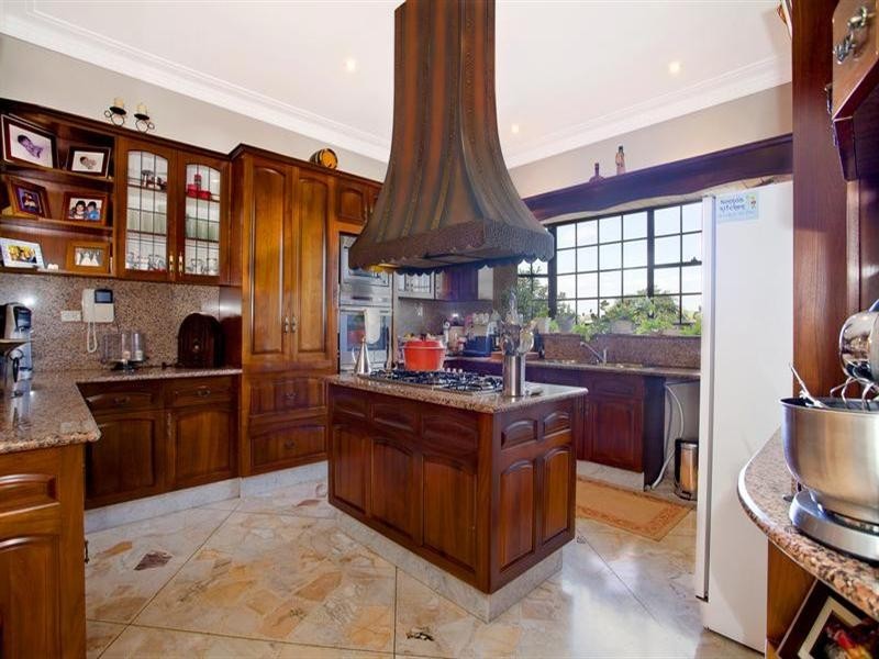 Edensor Park NSW 2176